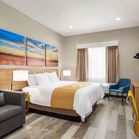 Days Inn & Suites By Wyndham Greater Томбол Екстериор снимка