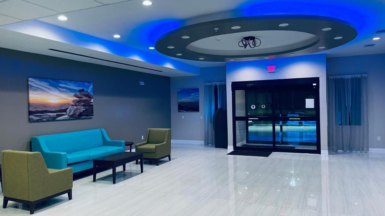 Days Inn & Suites By Wyndham Greater Томбол Екстериор снимка