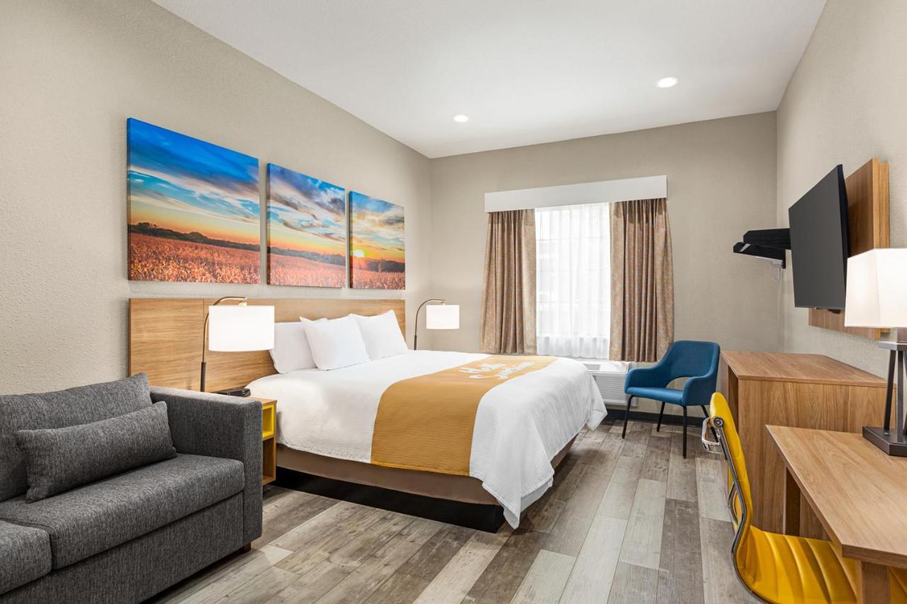 Days Inn & Suites By Wyndham Greater Томбол Екстериор снимка