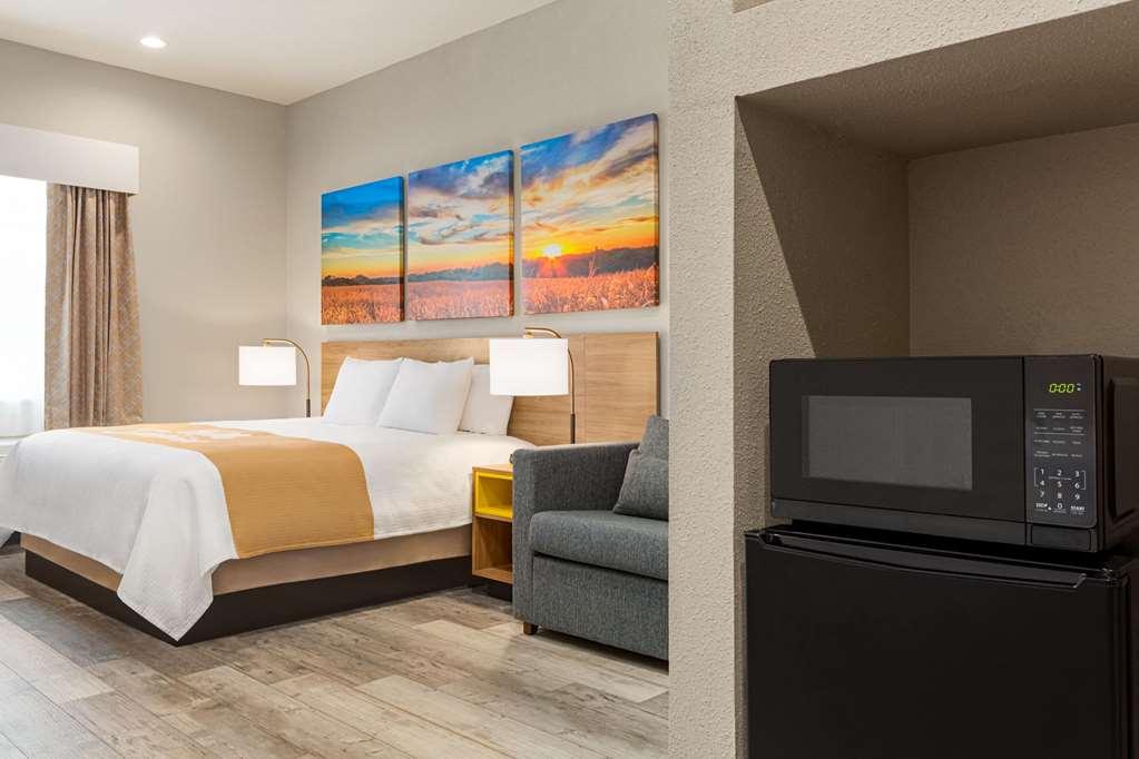 Days Inn & Suites By Wyndham Greater Томбол Стая снимка